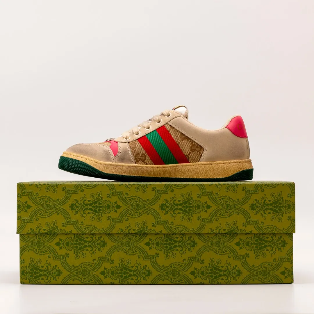 Factory price 580 [Higher version] GUCCI casual sports distressed small dirty shoes, polished cowhide fabric, hand-made distressed effect!  Original terry cloth, delicate, soft, comfortable and breathable. Privately molded steel-stamped two-color original TPU outsole (lower layer is wider, upper layer is narrower) to differentiate the wrong version of the outsole in the market. Fabric, material, outsole, detail comparison SIZE: 34-41, 38-45 regular size (women's 34, 41, men's 38, 45 customized, non-returnable and non-exchangeable) (women's colors and men's models need to be customized)